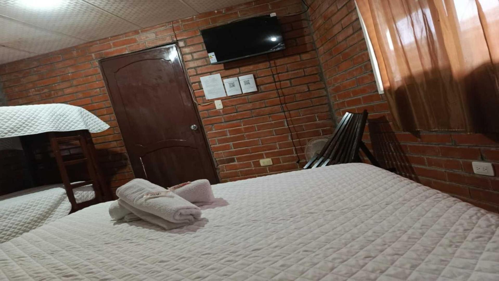 Отель Hosteria Cacique Wasi Пуйо Экстерьер фото