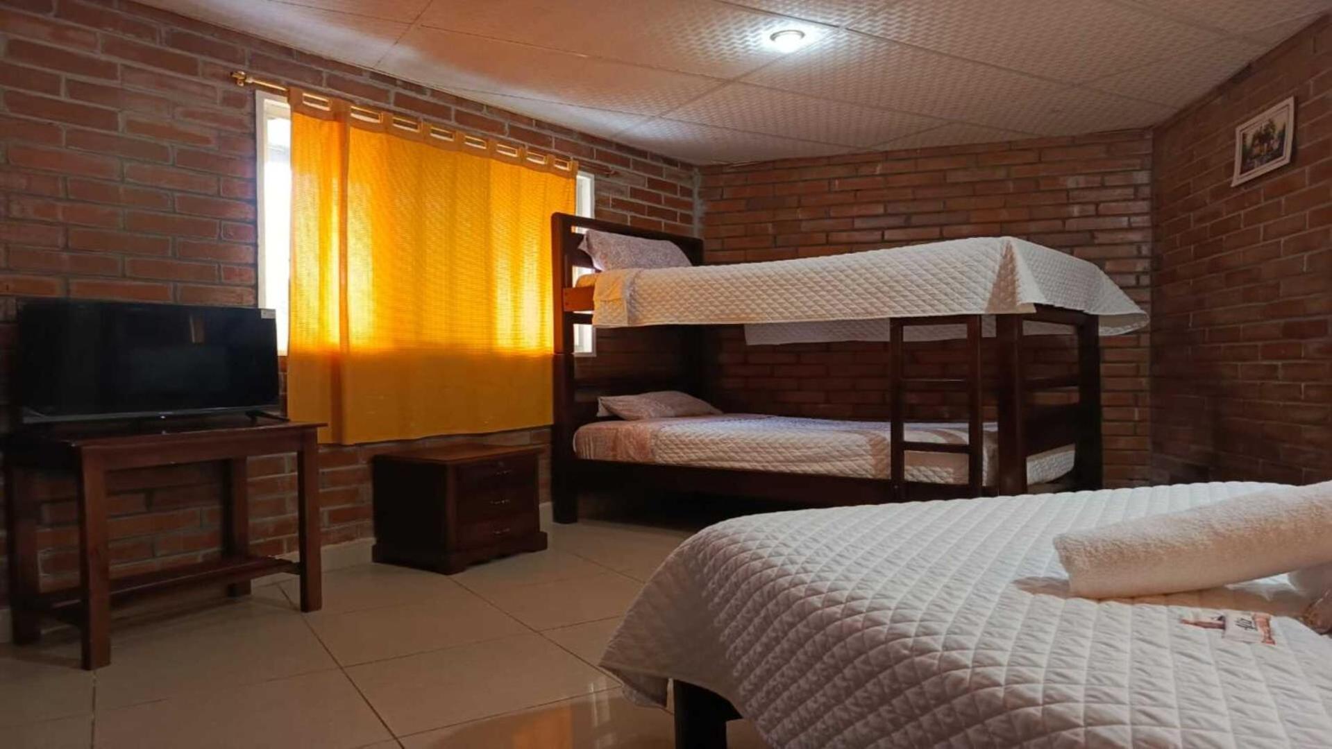 Отель Hosteria Cacique Wasi Пуйо Экстерьер фото