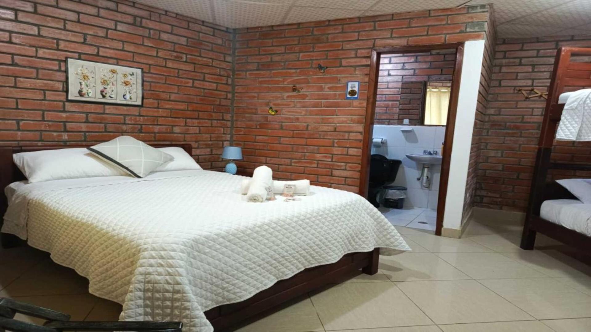 Отель Hosteria Cacique Wasi Пуйо Экстерьер фото